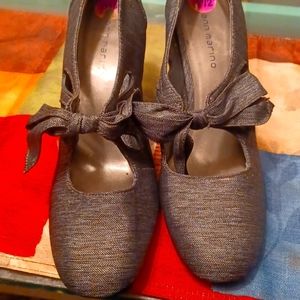 high heel shoes what's a beautiful bow in the front